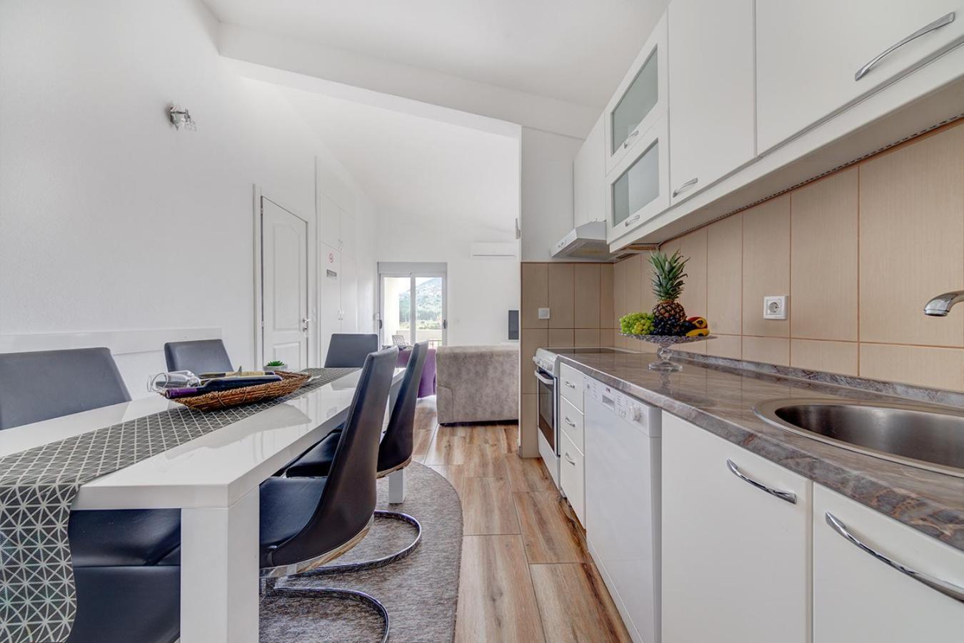 Delfin Apartments 수토모레 객실 사진